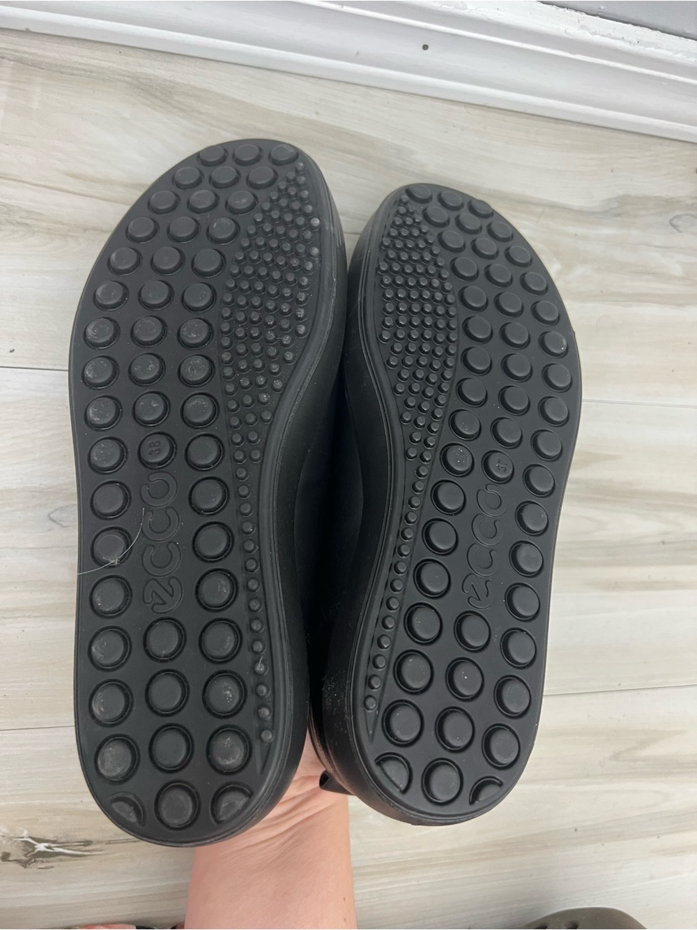 Ecco Goretex Waterproof Black Sneakers - Picture 5 of 8